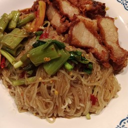 ตำเส้นเล็กสามชั้นทอด