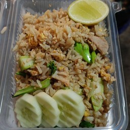 ข้าวผัดหมูชิ้น