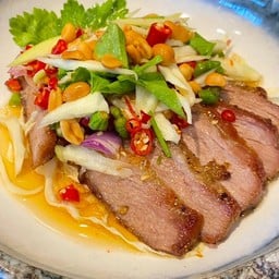 ยำคอหมูย่าง