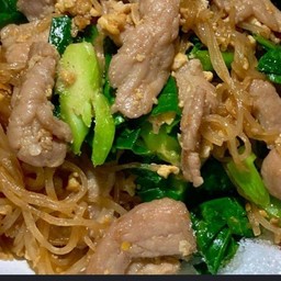 ผัดซีอิ้วเส้นเล็กใส่กล่องพร้อมทาน