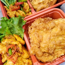 ข้าวผัดเครื่องแกงหมู