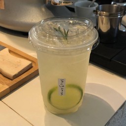 น้ำมะนาวคั้น