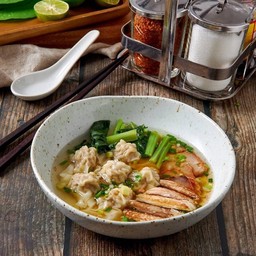 เกี้ยวหมูเนื้อ ปูใหญ่ หมูแดง