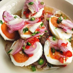 ยำไข่เค็ม