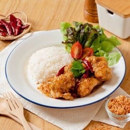 ข้าวไก่ทอดซอสมะขาม Rice with Fried Chicken in Tamarind Sauce