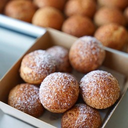 Vanilla Cream puff ( 10 ชิ้น )