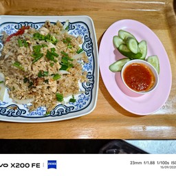 ข้าวผัดซีอิ้วไก่