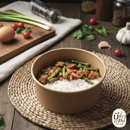 ข้าวหน้าผัดพริกแกงหมูนุ่มถั่วฝักยาว