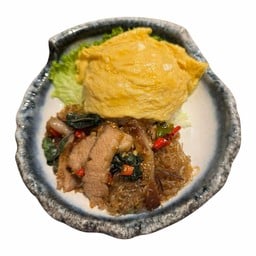 ข้าวไข่นุ่ม+กะเพราวุ้นเส้นคอหมูย่าง