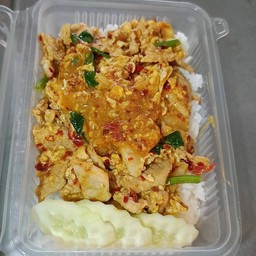 ผัดผงกะหรี่ไก่