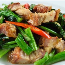 คะน้าหมูกรอบ