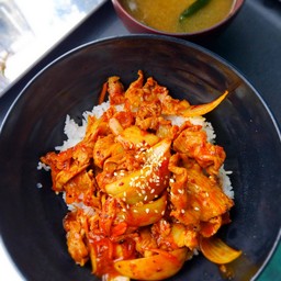 ชุดข้าวหมูผัดกิมจิ อิเซไก x ซุปมิโซะ