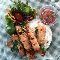 ข้าวกระเพราหมูกรอบ