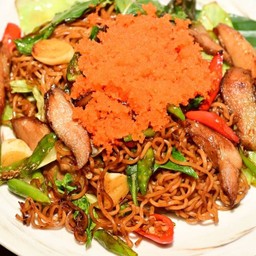 ผัดมาม่าคอหมูพริกสด(ไข่กุ้ง)