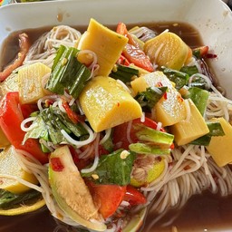 ตำหน่อไม้ ขนมจีน