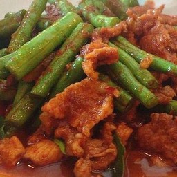 ผัดพริกแกงหมูชิ้น (กับข้าว)