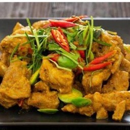 ผัดเครื่องแกงหมูกับข้าว