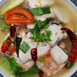 ต้มยำปลากระพง ( ใช้ปลากระพงทั้งตัว )