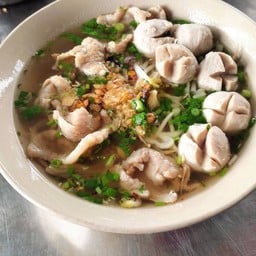 貢丸豬肉片清湯  Pork noodle Soup