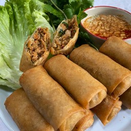 ปอเปี๊ยะทอดใส้ลาบหมู 10 ชิ้น รสเด็ด