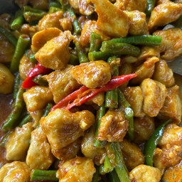 ผัดเผ็ดลูกชิ้นปลา