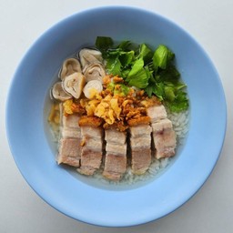 ข้าวต้มหมูกรอบ