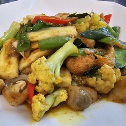 ผัดเครื่องแกงหมูกรอบเจ