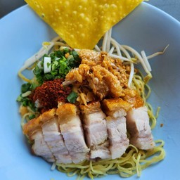 บะหมี่หมูกรอบ