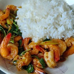 ข้าวกุ้งผัดพริกเผาโหระพา