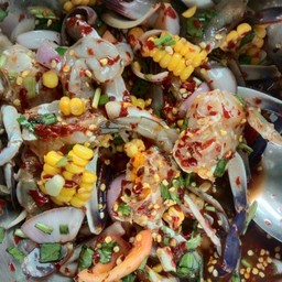 ตำยำปูม้ากุ้งสด หอยแครง ปลาหมึก