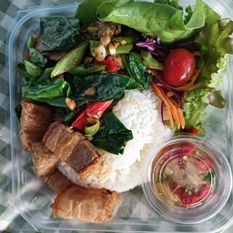 ข้าวคะน้าหมูกรอบ