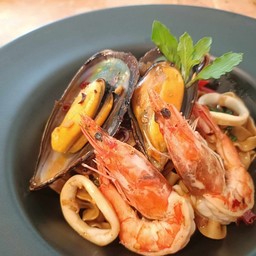 พาสต้าผัดกระเพราซีฟู๊ด