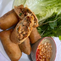 ปอเปี๊ยะทอดใส้ลาบหมู 5 ชิ้น รสเด็ด