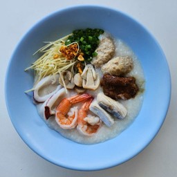 โจ๊กรวมและทะเล (หมู ซี่ ปลา กุ้ง หมึก)