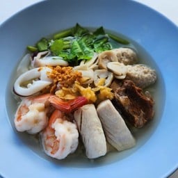 ข้าวต้มรวมและทะเล(หมู,ซี่,ปลา,กุ้ง,หมึก)