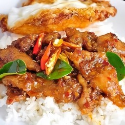 ข้าวพริกแกงไก่กรอบ