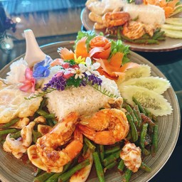 ข้าวผัดพริกแกงทะเล
