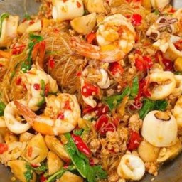 ข้าวกระเพรารวมทะเลผัดวุ้นเส้น