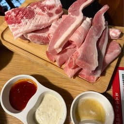 Gangnam Pork Sanghoe Unlimited Refill Hongik University Branch