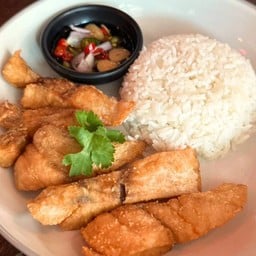 ข้าวหน้าปลากะพงทอด