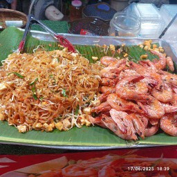 เจ๊อ้อยผัดไทยเจ้าเก่าถนนคนเดิมสาขา 2 ปากซอย 21 พี่อ้อยผัดไทย