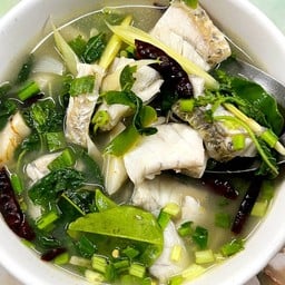 ต้มยำปลากะพงพริกแห้งใบกะเพรา