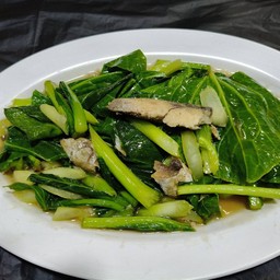 คะน้าไฟแดงใส่ปลาเค็ม