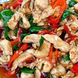 กระเพราเนื้ออกไก่