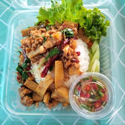 ข้าวกะเพราหมูสับ+หมูยอ