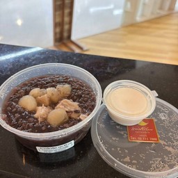 ข้าวเหนียวดำเปียกลำไยมะพร้าว