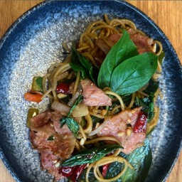 P22 พาสต้าผัดพริกแห้ง Stir-fried Pasta with Dried Chili