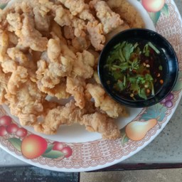 หมูชุบแป้งทอดกรอบกระเทียมพริกไทยดำ