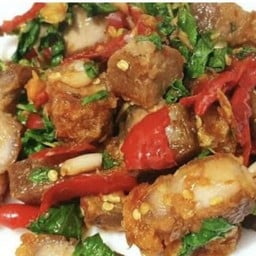 หมูกรอบผัด