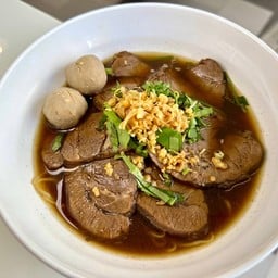 ก๋วยเตี๋ยวเนื้อน่องลายตุ๋น